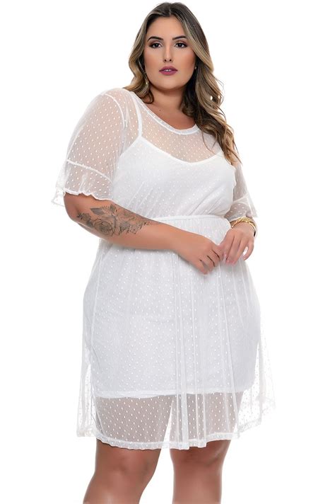 Vestido branco curto plus size .